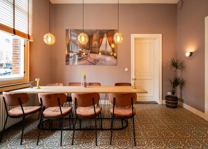 Brownies & Downies Hotel